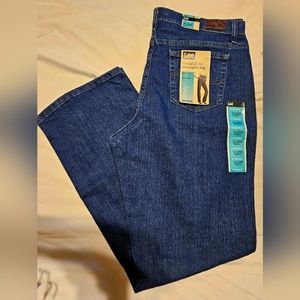Lee jeans Relaxed fit size 16 Straight Leg NWT